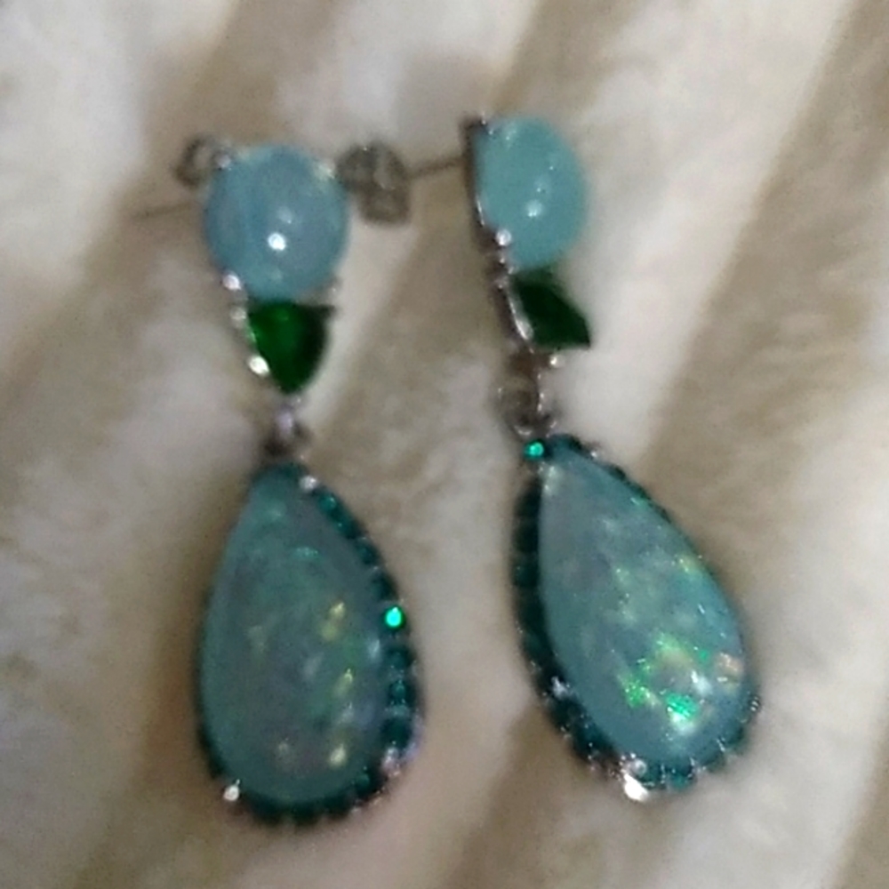 TEAR DROP EARRINGS